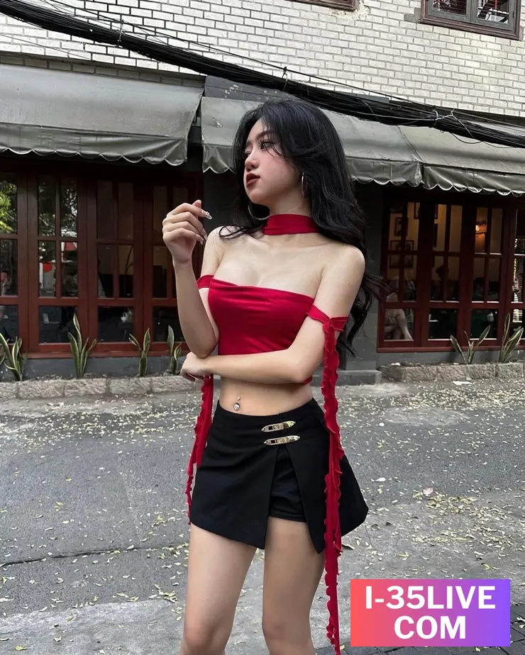 Idol Tiktok Lê Kim Loan Diện Bikini Đầy Khêu Gợi Hình 1